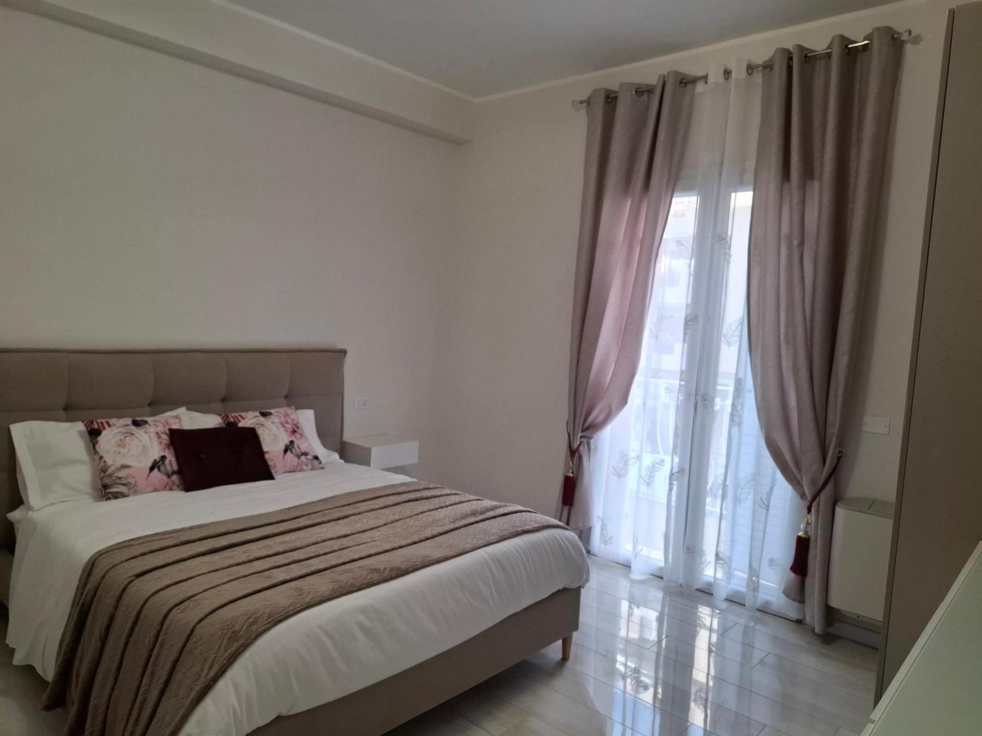Mariam Royal Apartment & Rooms Reggio Calabria Esterno foto